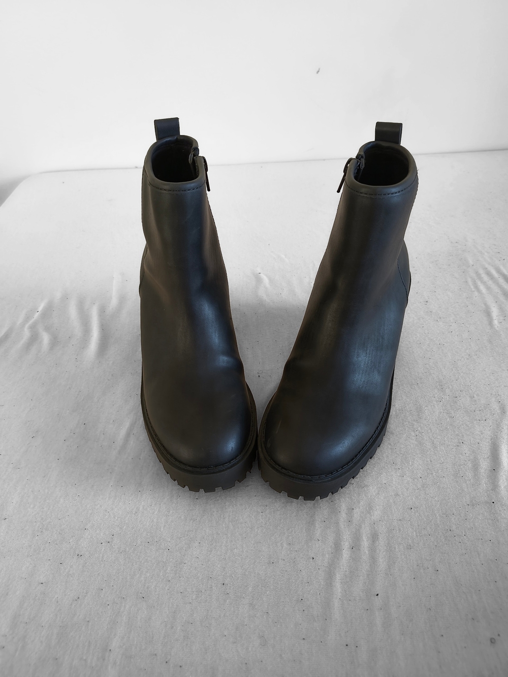 Classic Women's Black Chelsea Lug Sole Boots